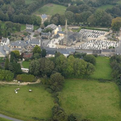 Vue aérienne rapprochée du bourg depuis le sud